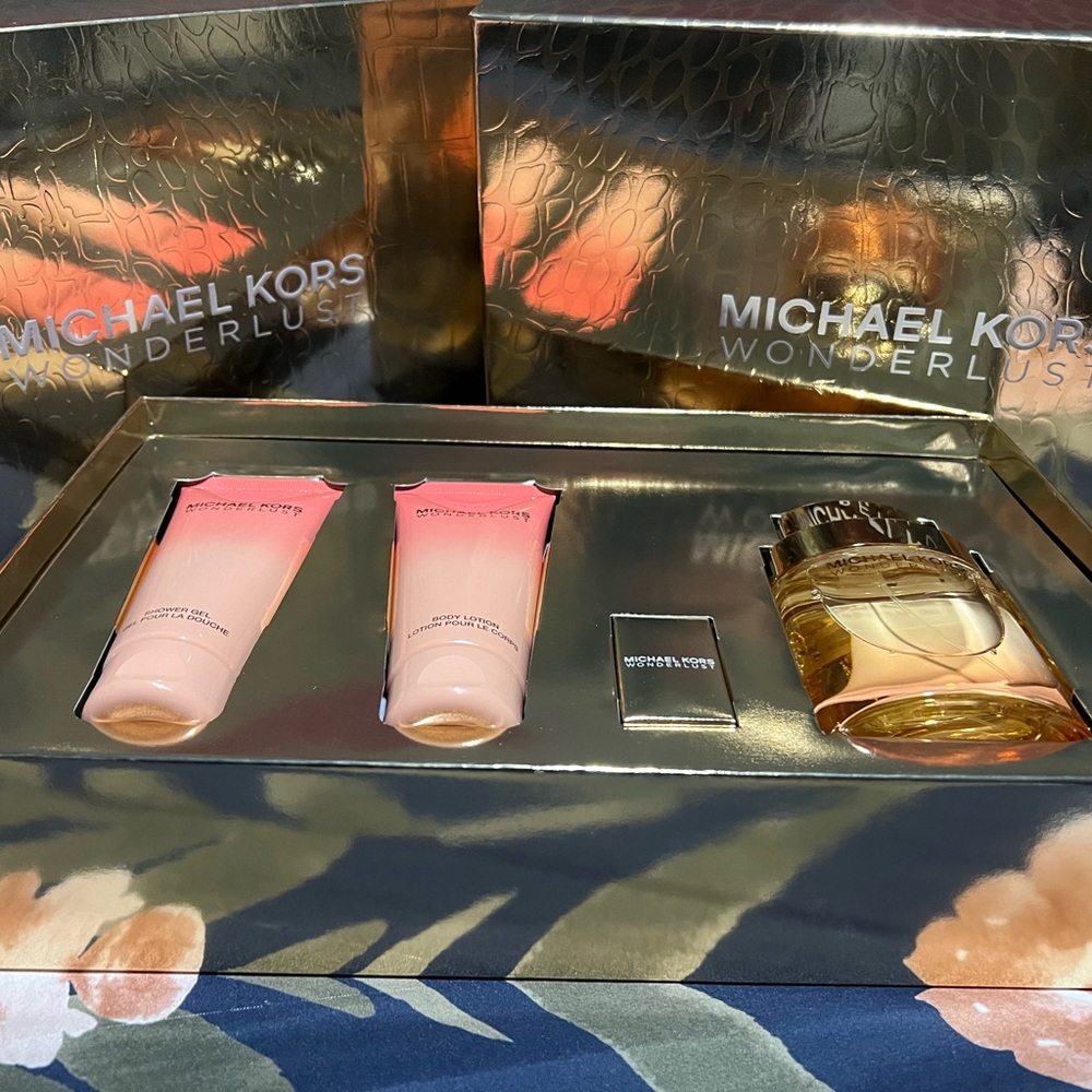 Micheal Kors Wonder Lust gift set